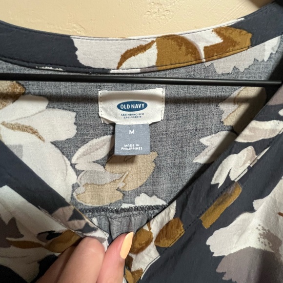 Old Navy Long Sleeve Button Front Women’s Grey Floral Jumper Romper Size Medium - Picture 4 of 9
